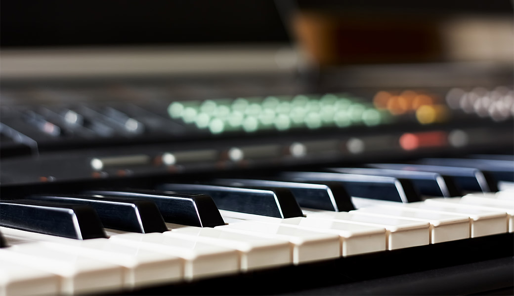 Razlike med električno klaviaturo in klavirjem